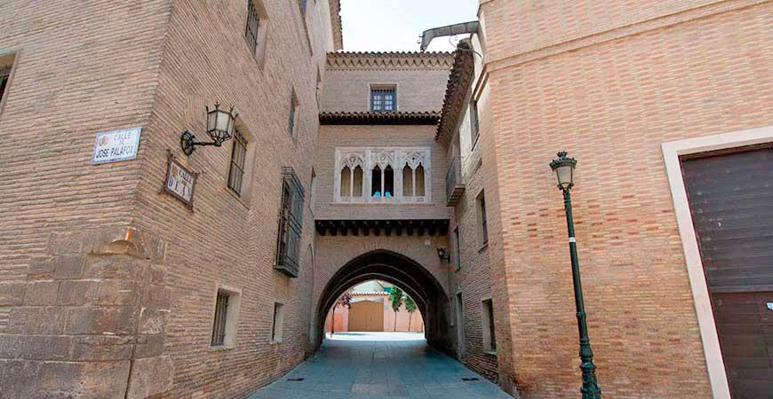 Arco y Casa del Deán